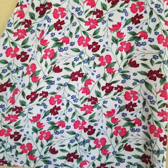 3/$20⭐Floral High Neck Tank Top With Keyhole Back - Picture 3 of 6